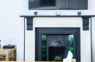 5 bedroom house, free parking, near football, sleeps 8 - Photo 20