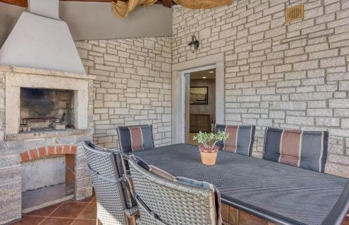 3 Bedroom Nice Apartment In Kanfanar - Photo 8