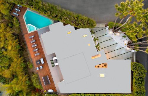 Stunning Modern Estate in BH with Pool, Spa, and Views - Foto 11