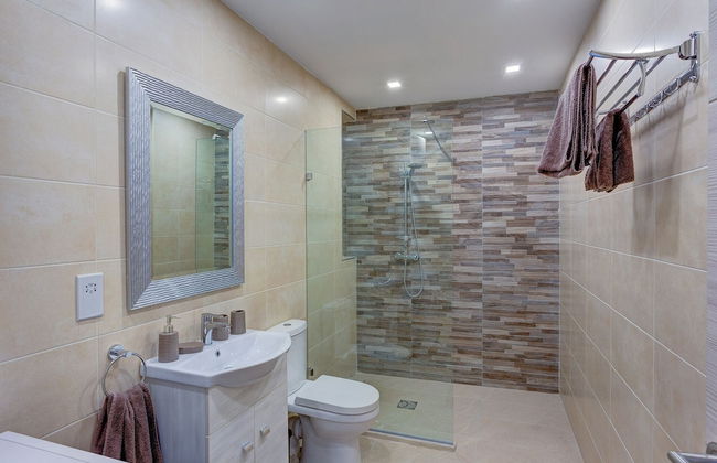 Centric and Modern Apartment Close to Amenities - Photo 9