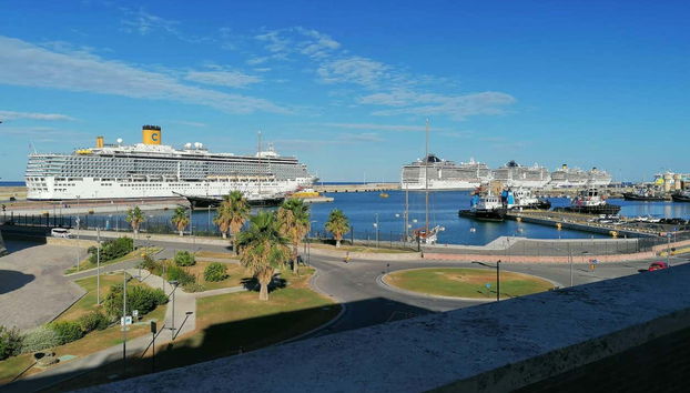 Embarcações no porto