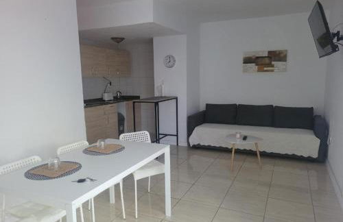 Sunny home in the center near the beach - Photo 6