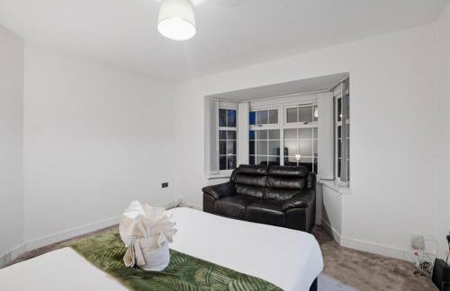 Spacious Modern 4BR Home 2 Luxury Bathrooms Private Parking Near M54, M6, JLR & WV1 - Foto 20