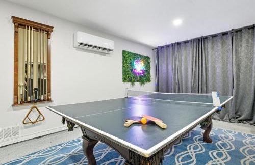 Luxe Family Escape with Games Hot Tub and Yard - Foto 38