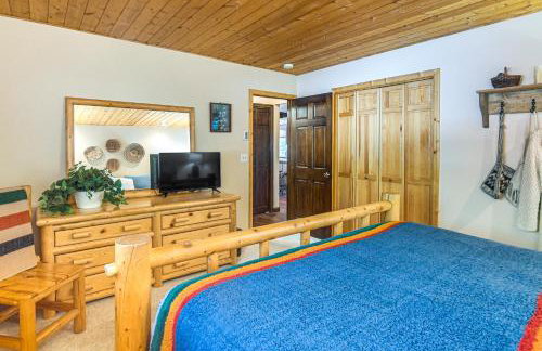 Wyoming Cabin with Hot Tub and Mountain-View Deck - Foto 14