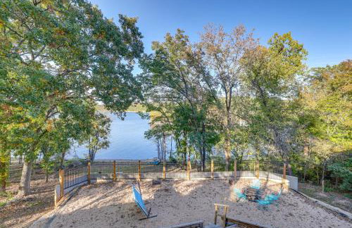 Lakefront Gem with Screened Porch and Game Room! - Foto 28