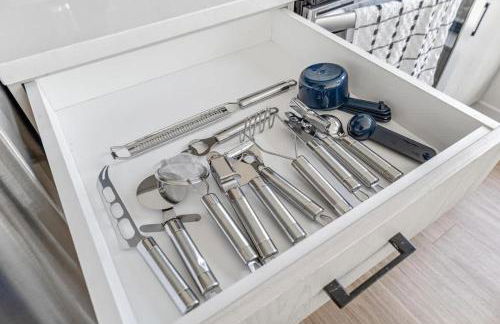 Lux 2BD Gym Rooftop Street Parking by DT UMN - Foto 18