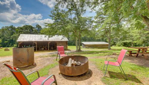 2 Mi to Lake Lineville Farmhouse with Fire Pit - Foto 4