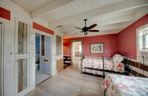 1800's Antique Log Cabin with Modern Amenities near Fredericksburg and Kerrville, Texas - Photo 10