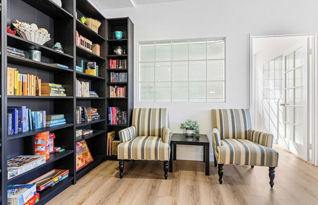 Walk to Beach Pool, Hot Tub, Private Patio, Parking Seabreeze Retreat - Foto 40