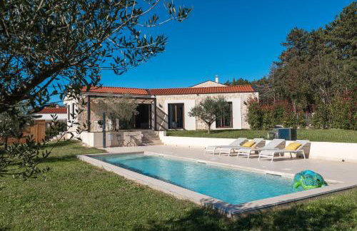 Einzigartiges Steinhaus mit Privatpool, großem Garten, Grill, Liegen - Foto 2