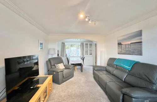 4 Bed Retreat with Balcony & Estuary views - Photo 14