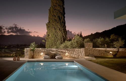 Armela Villa, with Pool & Captivating Views, By ThinkVilla - Foto 16