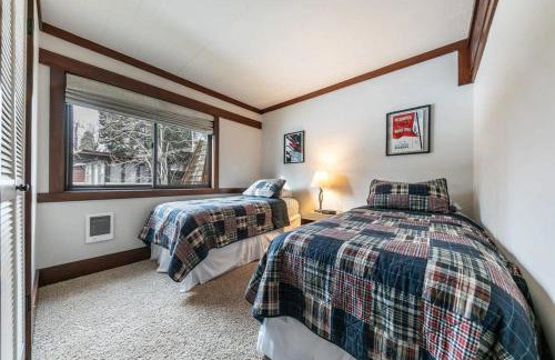 4BD Lakeside Retreat with Views - Foto 7