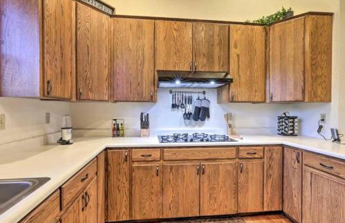 Kathys Cabin, King Bed, Hot Tub, Near-NAU & Downtown attractions, Perfect Year-Round Mountain Getaway - Photo 9