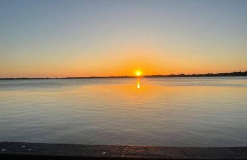 Lakefront Duplex with Pontoon Boat 2 Bedroom Home - Foto 19