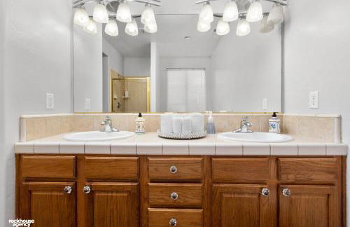 NorthWest Farmhouse - Photo 20