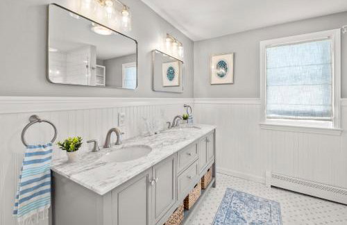 NEW Coastal Retreat w Ocean Views Rooftop Deck - Photo 12