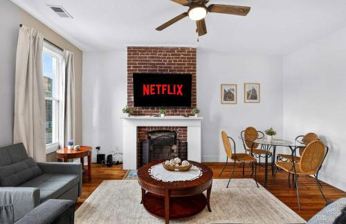 Charming 2nd-Floor Flat 3BR 2BA Free Parking - Foto 2