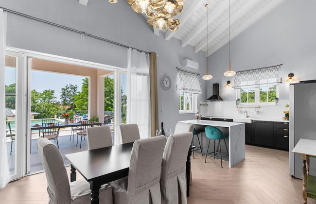 Modern Villa With Swimming Pool and Fenced Garden - Photo 30