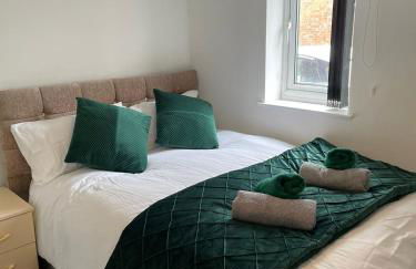 1 Bed @ Factory Quater - Chard St - Foto 2