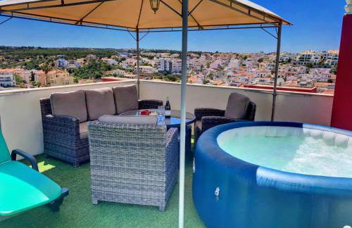 Apartment Beta - 2 Bedrooms, Private Rooftop Patio with Hot Tub, BBQ and View - Foto 17