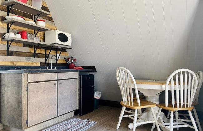 Calm Waters Cabin Resort - Photo 33