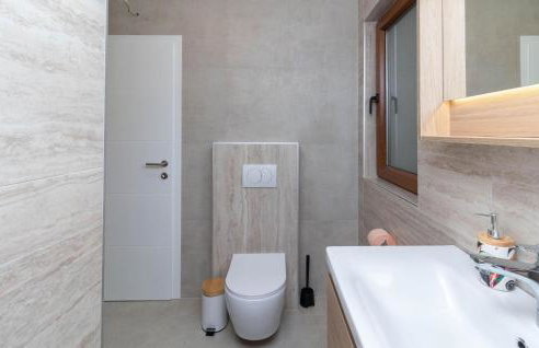 Gorgeous Home In Smokovic - Photo 36