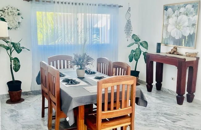 2 Minutes Walk to Beach Huge 3 bdrm Condo with Pool - Photo 23