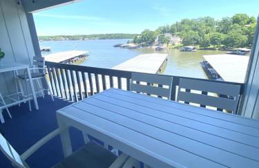 B Lakefront! Remodeled, Boat Slip, Patio Views, Pool, Boat Ramp, WIFI - Foto 1