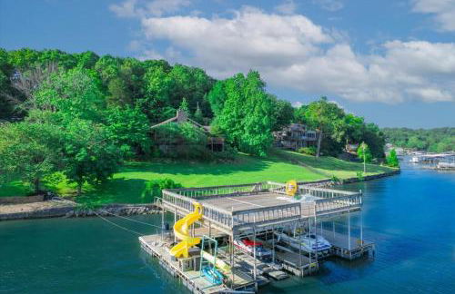 The Linn Creek Lodge Family Home with Private Dock - Foto 32