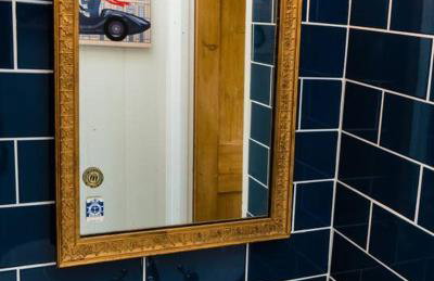 Beachside period family home. 5 BR spacious, comfortable. - Photo 36