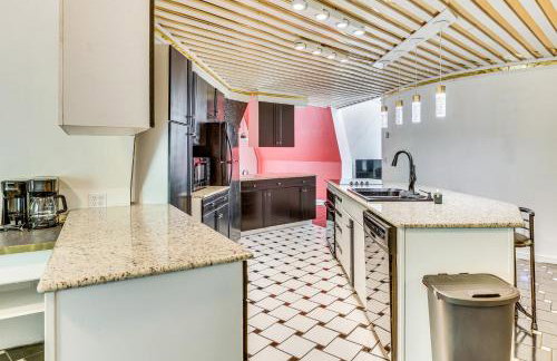 Walk to School House Winery Home with Deck! - Foto 7