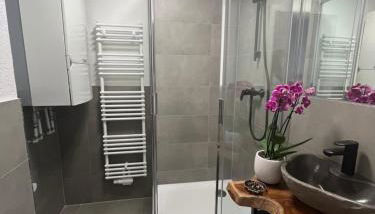 Black Forest City Apartment mit kostenlosem Parkplatz - Foto 5