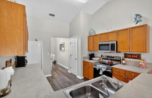 Spacious 4BR Retreat with Heated Pool & Spa home - Foto 17