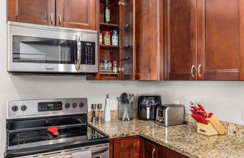 Walk to Forest Park Euclid Fire Pit Porch Swing - Foto 24