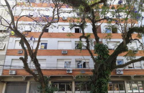 Belo apartamento quarto e sala bem localizado - Foto 6