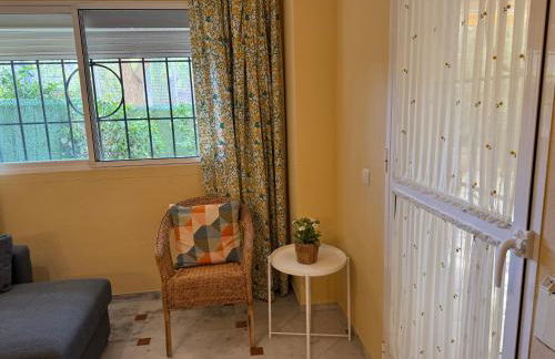 Bonito apartamento con jardín, piscina y aparcamiento gratuito - Photo 27