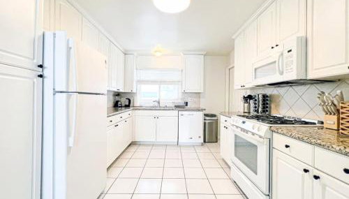 Diamond in Los Angeles- AM3 - Photo 3, stove, dishwasher, toaster