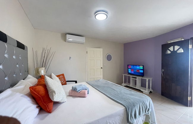 Skyline Suites, Breathtaking Mountains & City View 1 Bedroom Apts by RedAwning - Foto 1