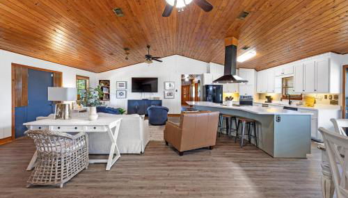 Wolf Bay House - Photo 2