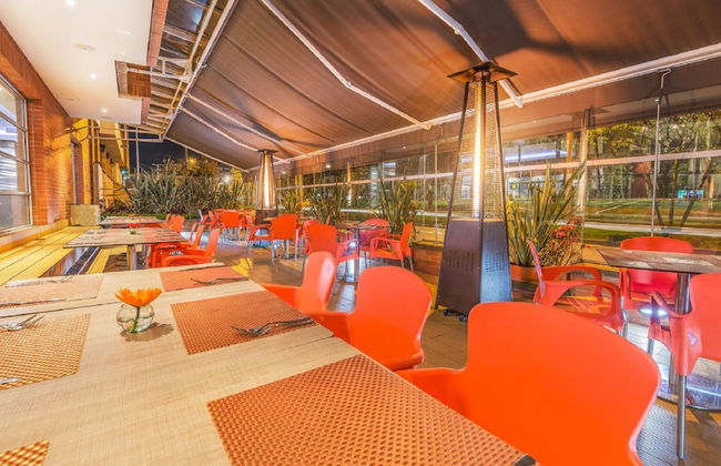 Hotel Plaza Suites - Photo 36