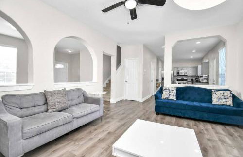 Tranquil 4-BR Oasis With Pool & Backyard Bliss! - Foto 25