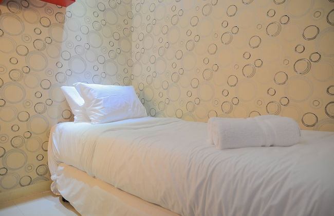 Homey and Relaxing 2BR Green Pramuka Apartment - Foto 9