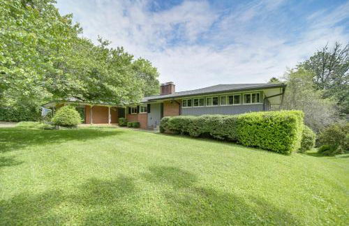 Centrally Located Brevard Home with Deck and Fire Pit! - Foto 31