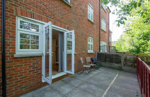 Redhill town centre apartment by Livingo - Foto 7