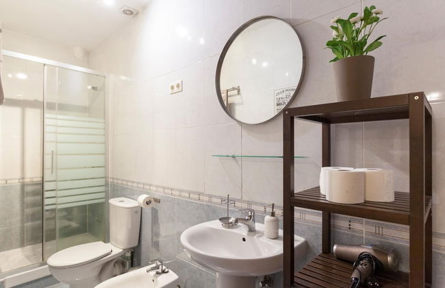 Cozy Urban Apt. Historic District - Sol - Photo 15