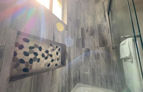 Private Home - #RedwoodSkyWalkRetreat - 5BD, Pro Pool Table, BBQ, Foosball, Darts, Fireplace, Movie Projector, Stereo, Cotton Bedding - Foto 43