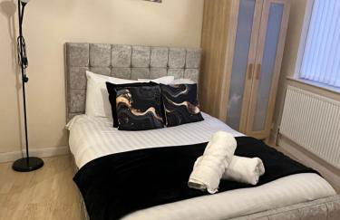 Double bed Quinton ,Studio Fast WiFi,Netflix, No deposit Required - Foto 13