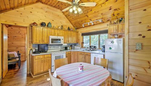 Bolton Landing Cottage with Deck, Walk to Beach! - Foto 3